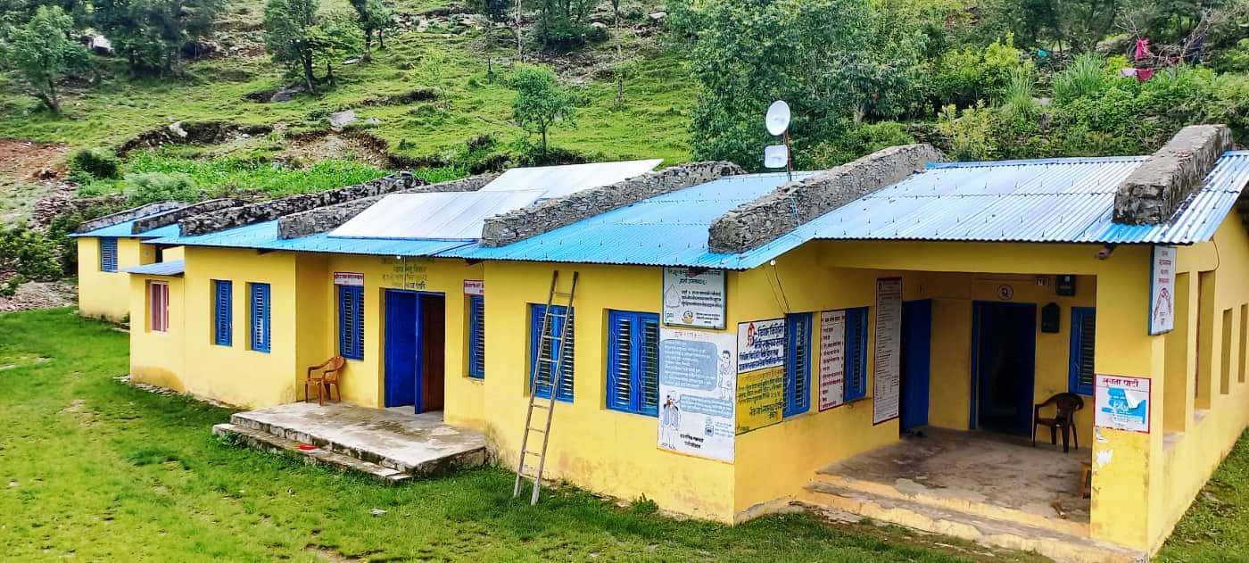 बझाङको लेकगाउँ स्वास्थ्य चौकीमा २.५ किलो वाटको सोलार जडान