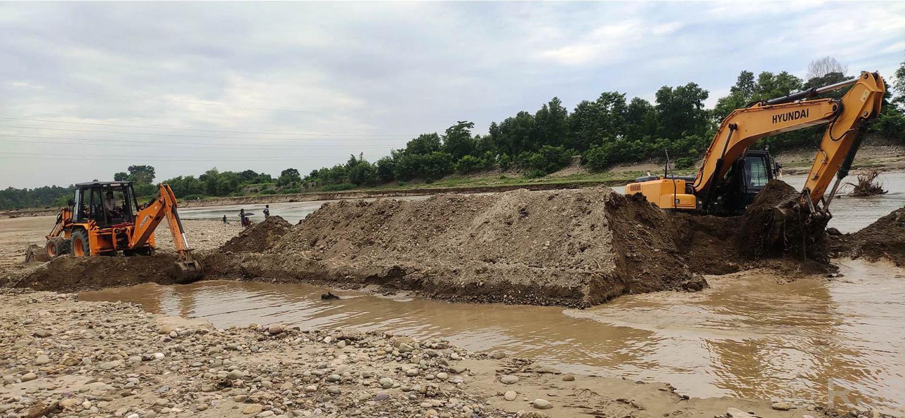 कञ्चनपुरको कृष्णपुरमा बस्ती जोगाउन मछेली नदीको धार परिवर्तन