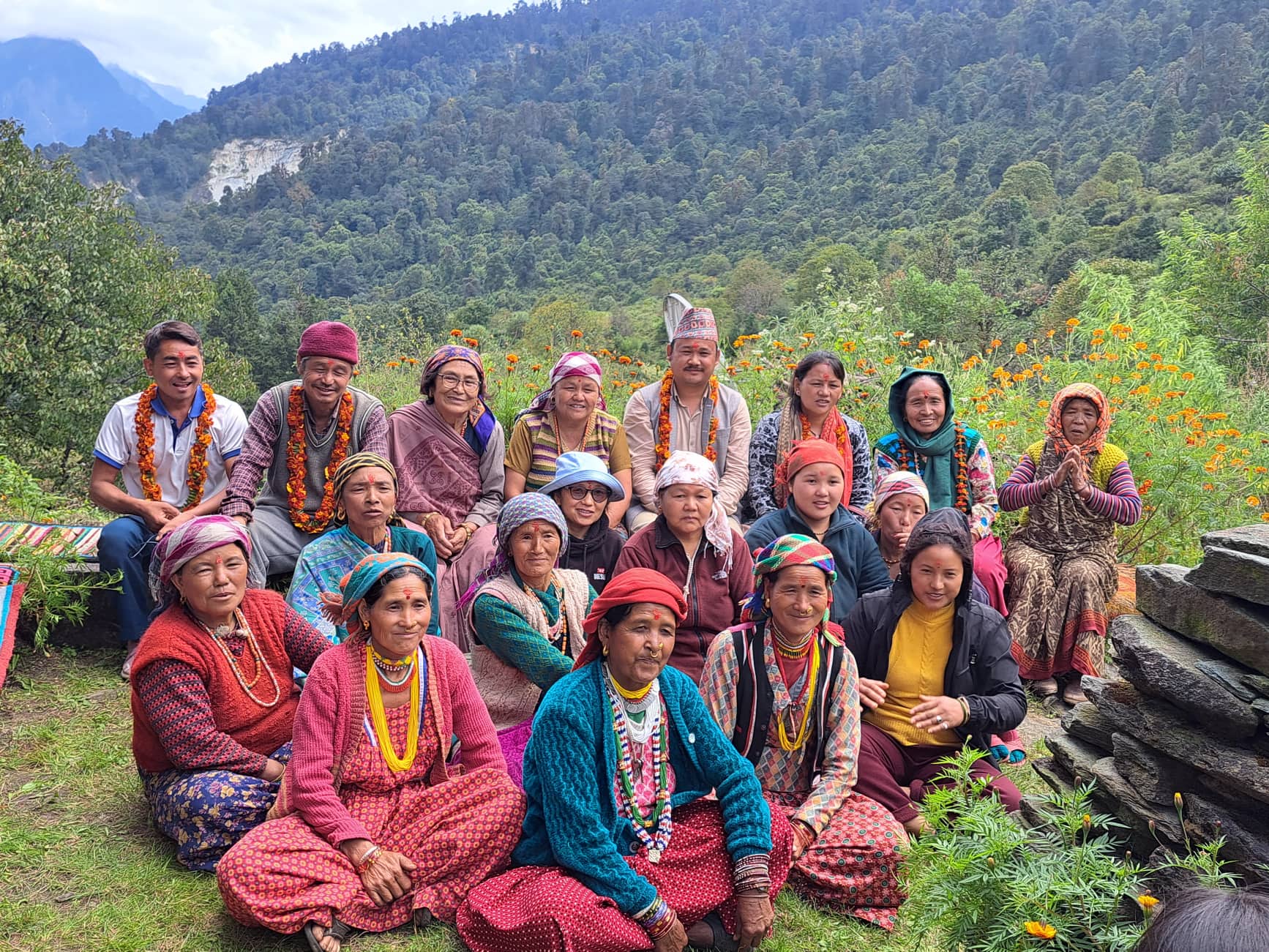 दशैँको शुभकामना आदानप्रदान गर्न अपिहिमालका अध्यक्ष बोहरा गाउँ –गाउँमा, जनताको गुनासो सुन्दै