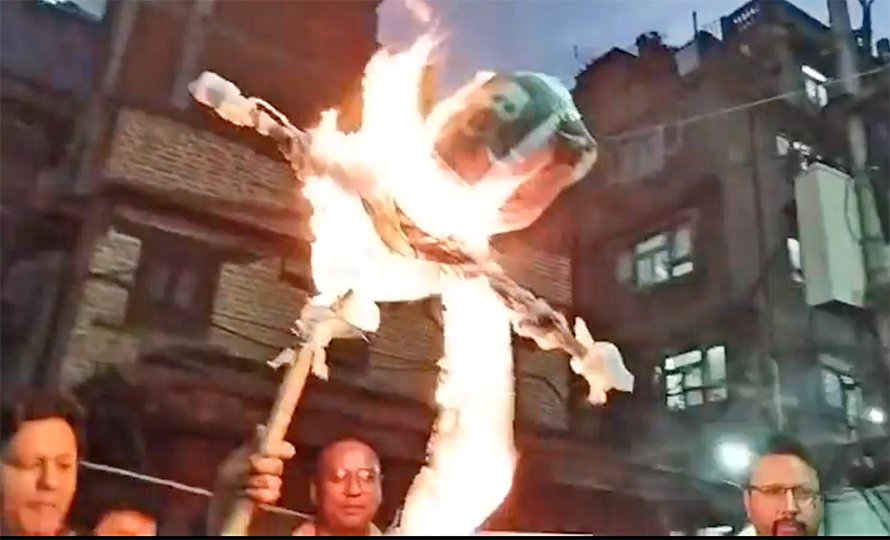 काठमाडौँमा बालेन साहको पुत्ला दहन