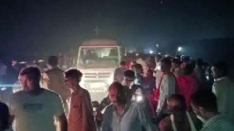 ट्रयाक्टर पल्टिँदा २६ जनाको मृत्यु