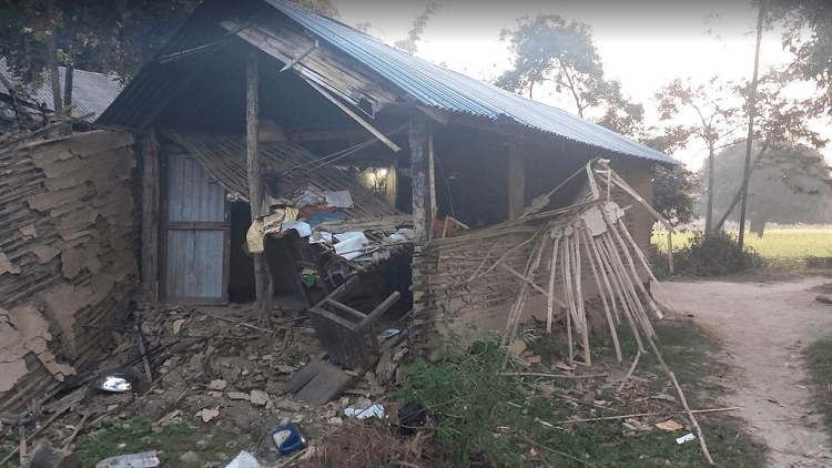 हात्तीले ५ वटा घर भत्कायो