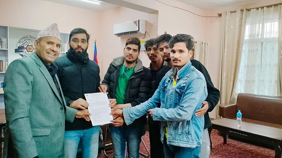 १७ बुदे मागसहित अनेरास्विवयु क्रान्तिकारीले  बुझायो उपकुलपतिलाई ज्ञापनपत्र