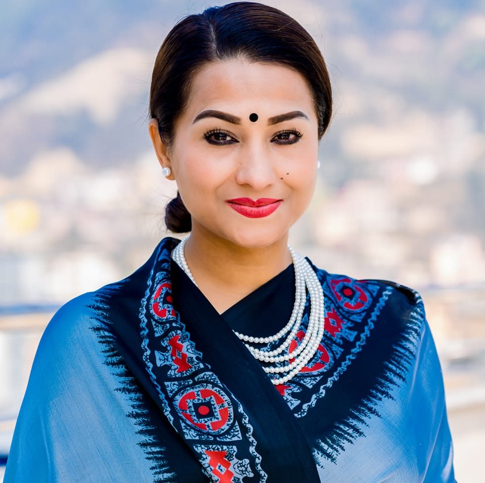 कलाकार संघको अध्यक्षमा आफ्नो प्यानल सहित रेजिना उप्रेतीको उम्मेदवारी