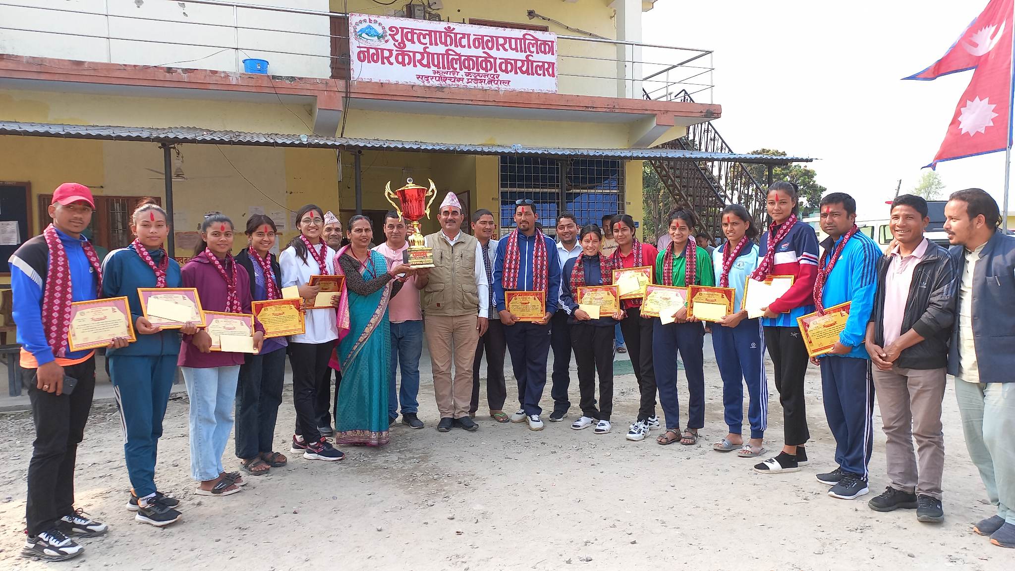 शुक्लाफाँटा नगरपालिकाद्वारा महिला भलिबल खेलाडीलाई सम्मान