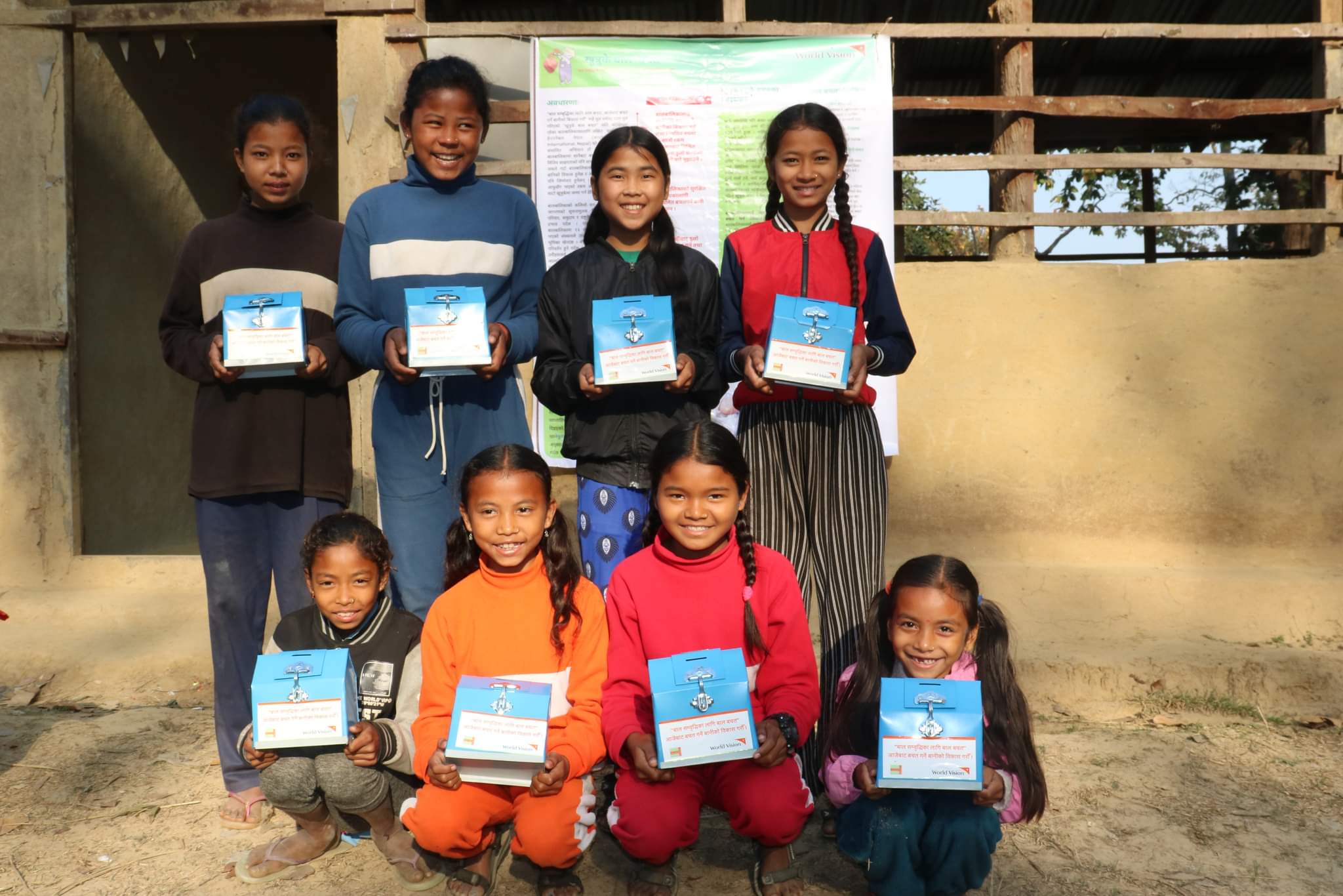 बालबालिकाहरुलाई खुत्रुके बितरण