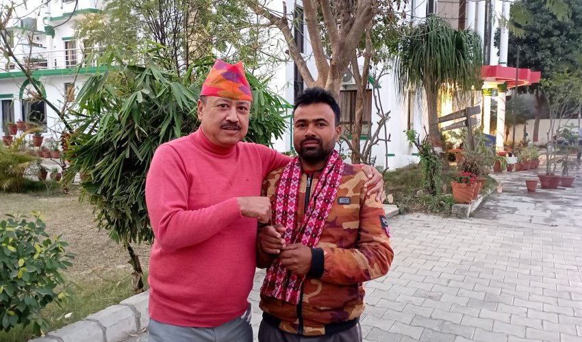 धनगढीका मेयर हमालको सजाय दिने तरिका : अटेरी गर्नेलाई खादाले सम्मान