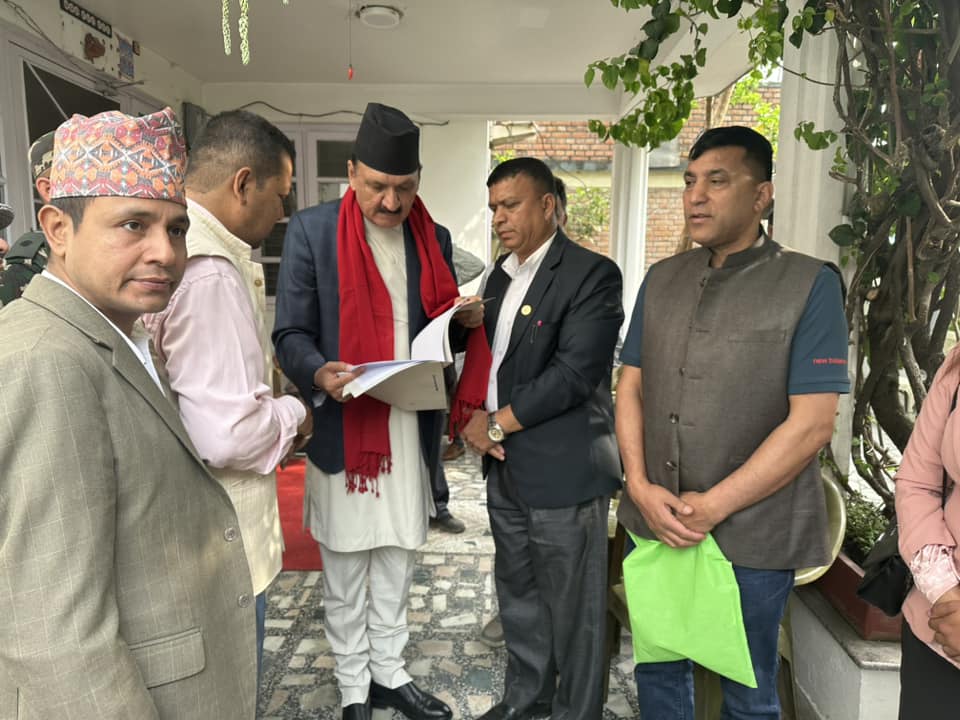 नेपाल व्यापार संघले बुझायो अर्थमन्त्री डा. प्रकाशशरण महतलाई १९ बुँदे ज्ञापनपत्र