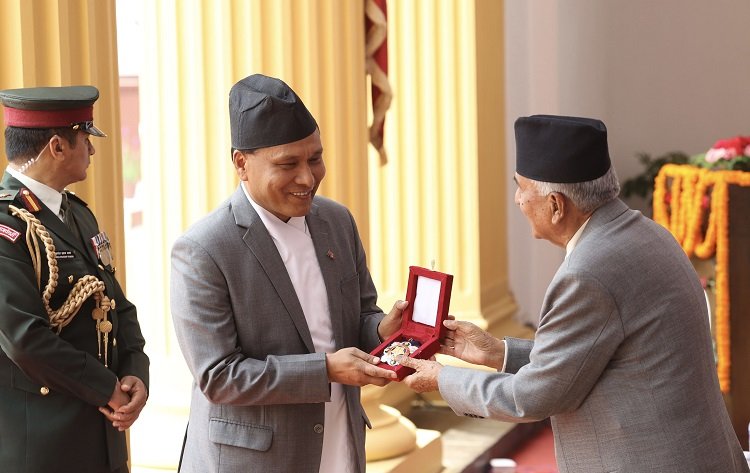 राष्ट्रपति पाैडेलद्वारा विभूषण प्रदान