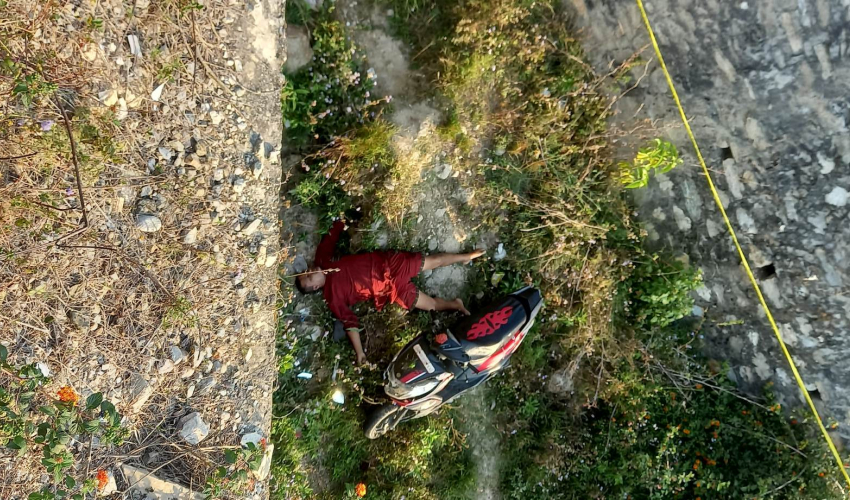 अछाममा स्कुटर सहित एक जना मृत भेटिए