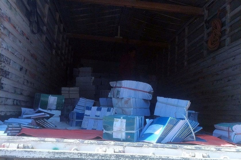 आजदेखि नयाँ शैक्षिक सत्र : विद्यार्थीका हातहातमै पाठ्यपुस्तक