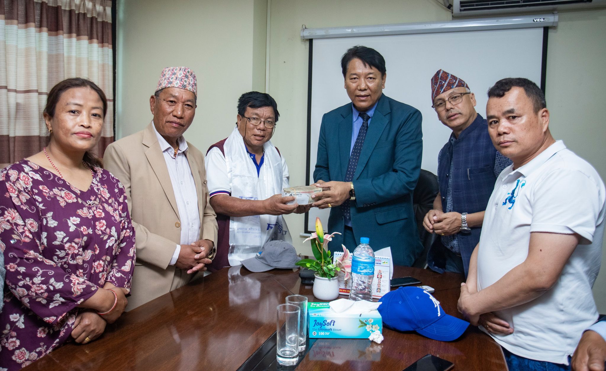 नेफिन बेलायतद्वारा राष्ट्रिय आविष्कार केन्द्रलाई पाँच लाख हस्तान्तरण