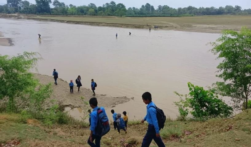 खोला नतरे स्कुल जान पाइँदैन