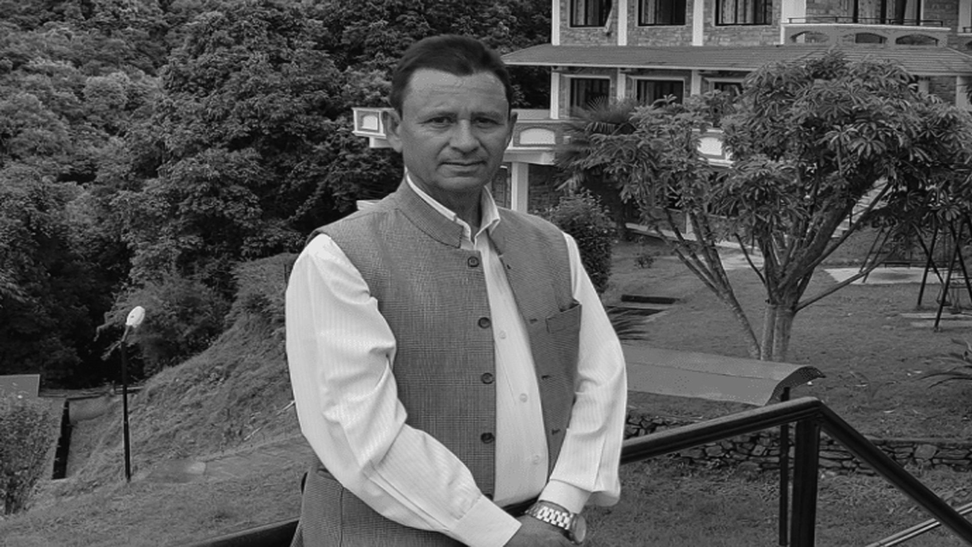 मन्त्री सिंहको पार्थिव शरीर श्रद्धाञ्जलीका लागि धनगढी रंगशालामा राखियो