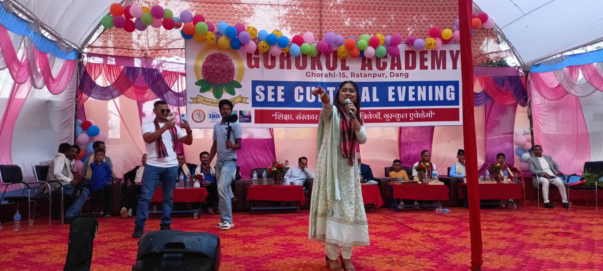 गायिका रचना रीमालको प्रस्तुतिले गुञ्जाएमान गुरुकुल, रचनासँगै झुमे बिद्यार्थी