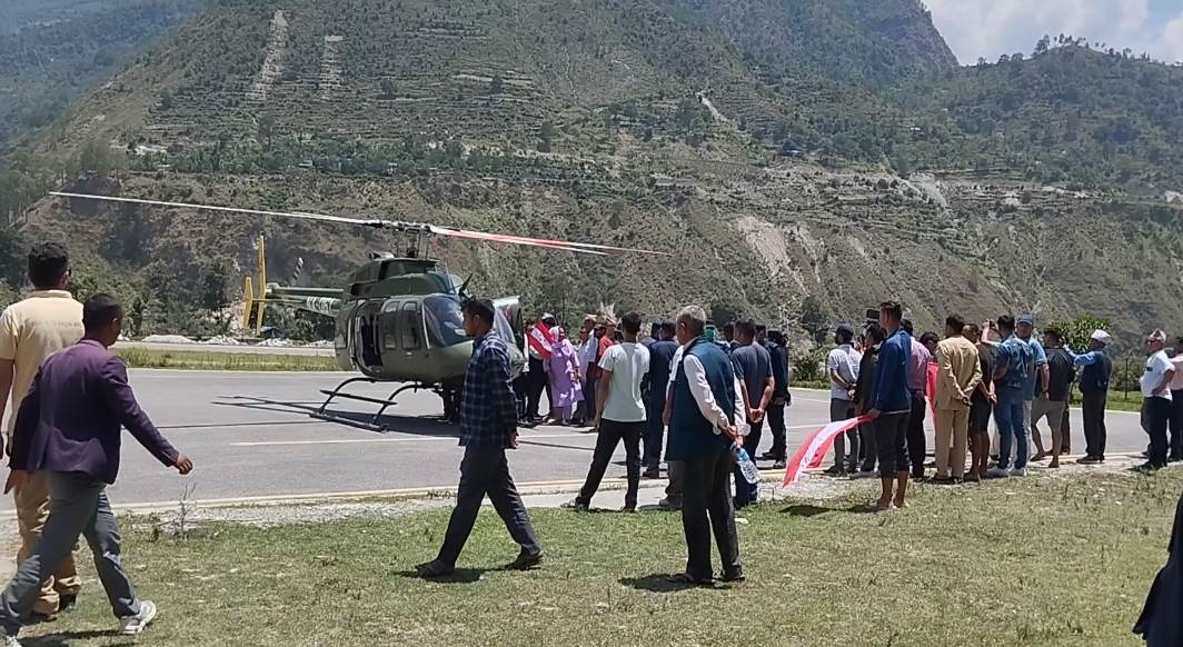 मन्त्री सिंहको पार्थिव शरिर हेलिकप्टर मार्फत बझाङ ल्याइयो, शनिबार मात्र दाहासंस्कार गर्ने