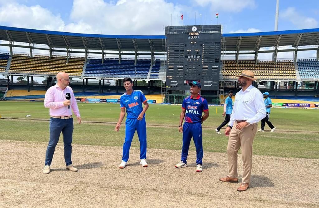 भारत ए विरुद्ध टस जितेर नेपाल ब्याटिङ गर्दै