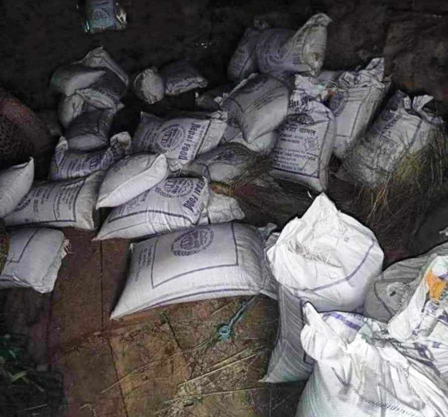 ठेकेदारको लापरवाहीले साइपालमा खाद्यान्नको अभाव