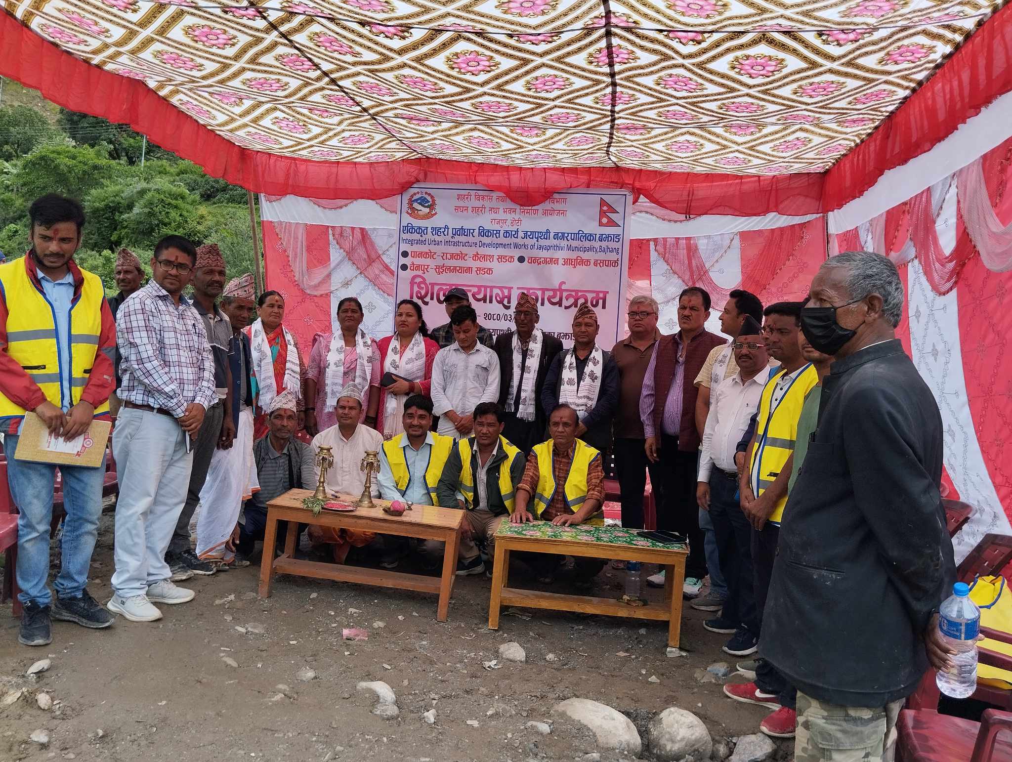 बझाङमा चन्द्रगगन बसपार्कको सिलान्यास, एक बर्ष भित्र काम सक्ने निर्माण कम्पनीको दावी