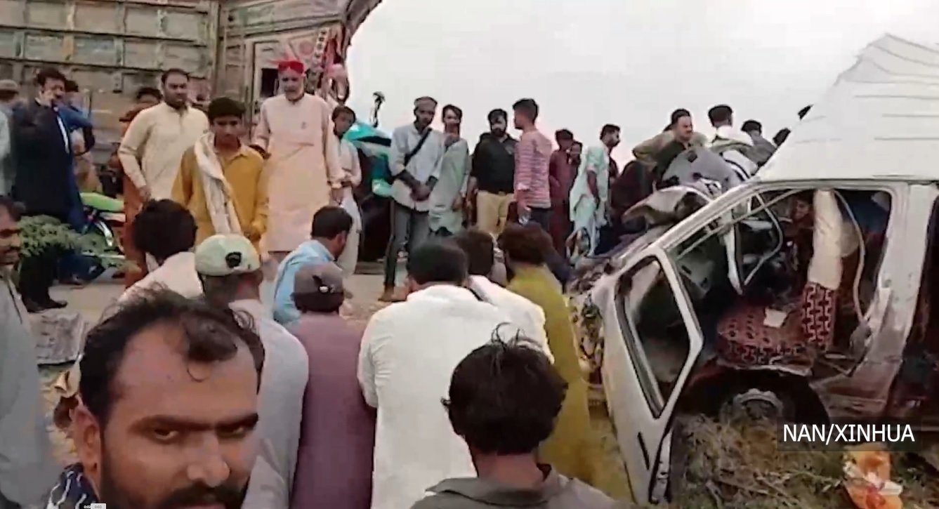 पाकिस्तानमा भ्यान र ट्रक एक आपसमा ठोक्किँदा ७ जनाको मृत्यु