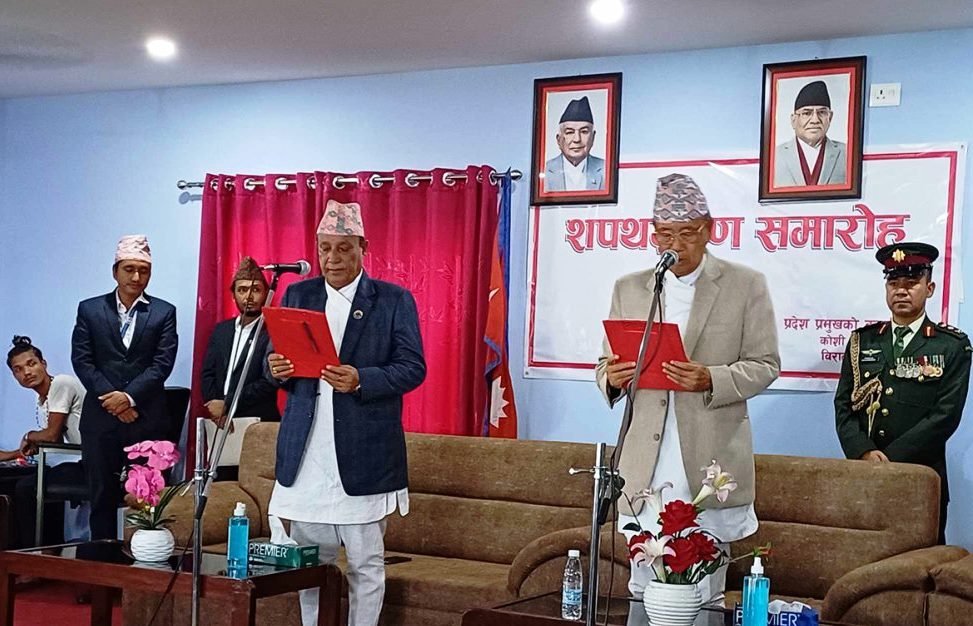 कोशीका मुख्यमन्त्री उद्धव थापाले लिए शपथ