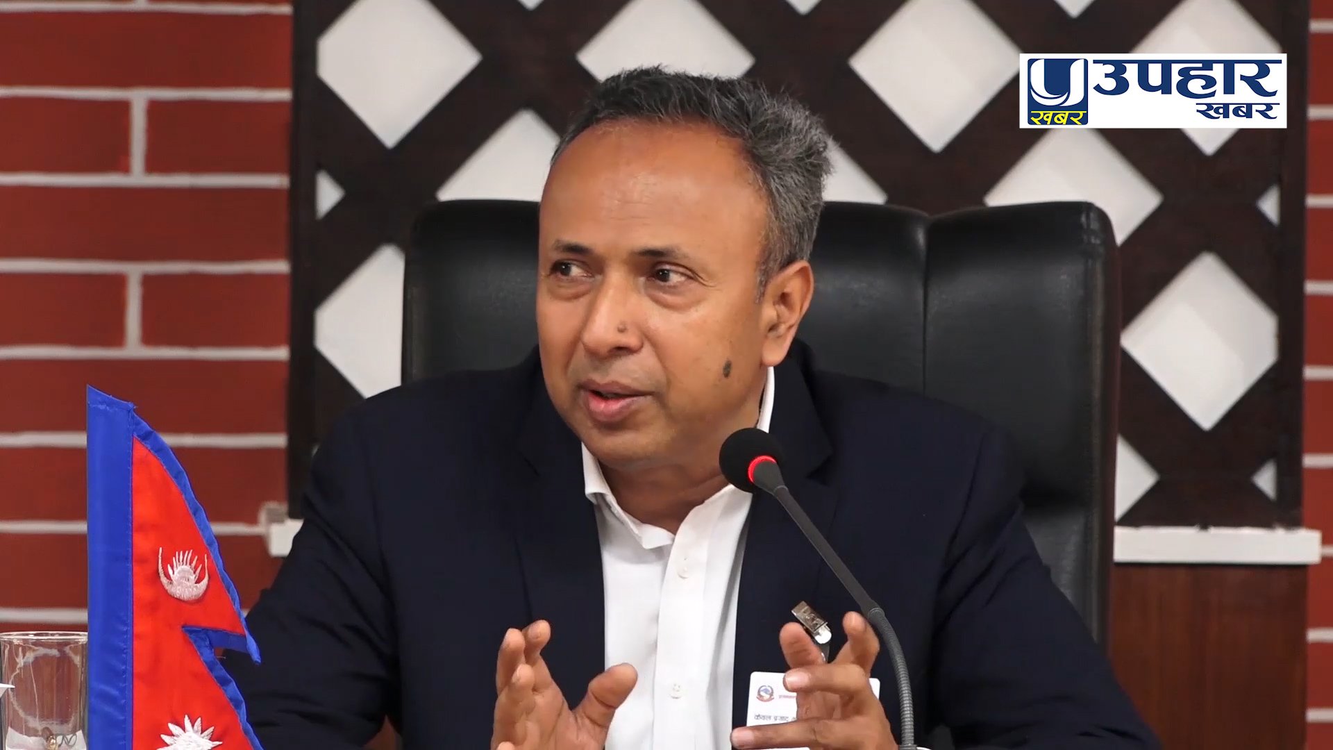 सरकारले वैदेशिक रोजगारीमा जाने श्रमिकहरुले पाउने सेवा सुविधा वृद्धि गर्दै