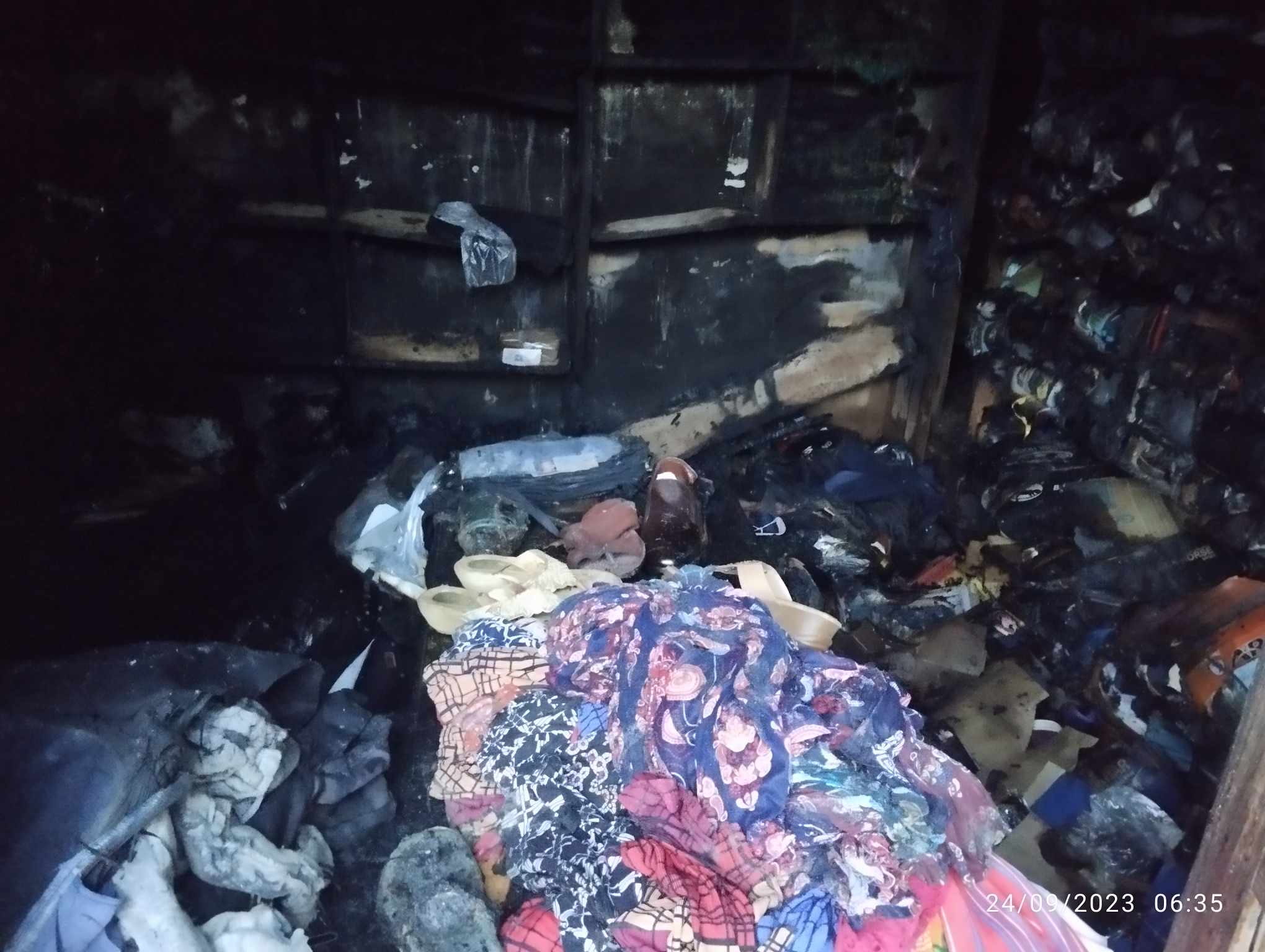 बझाङको कैलास फेन्सी पसलमा आगलागी हुँदा करोडौको क्षती