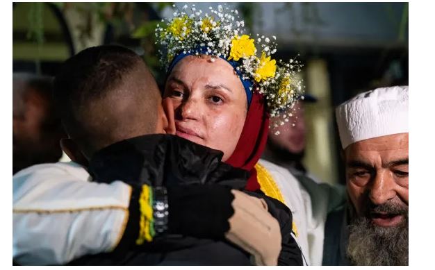 इशरा जाबिसः इजरायाली प्रहरीले ढोका थुनिदिदाँ कार भित्रै जलिन्