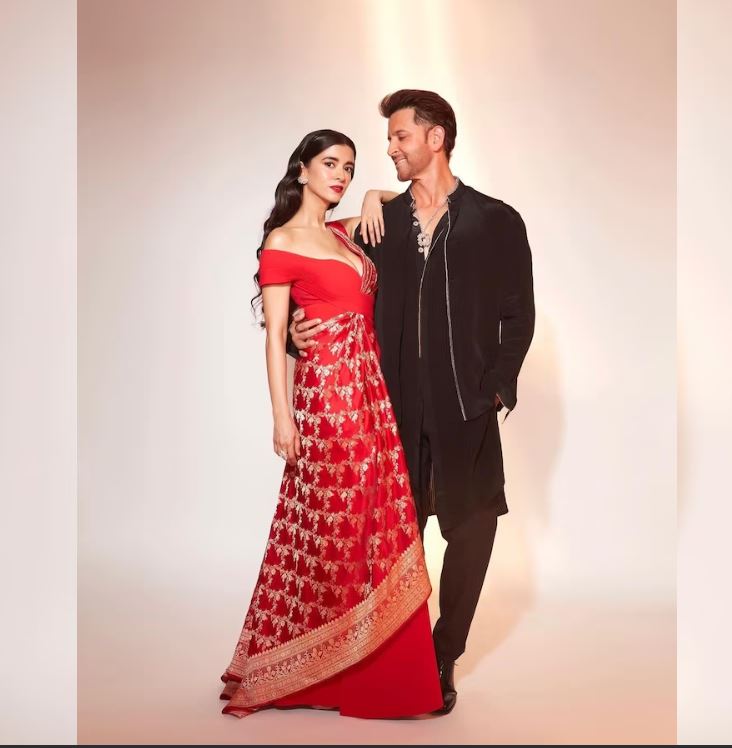 प्रेमिकाले सेयर गरिन बलिउडकै दाेस्राे धनी ऋतिक रोशनसँगका तस्बिरहरू