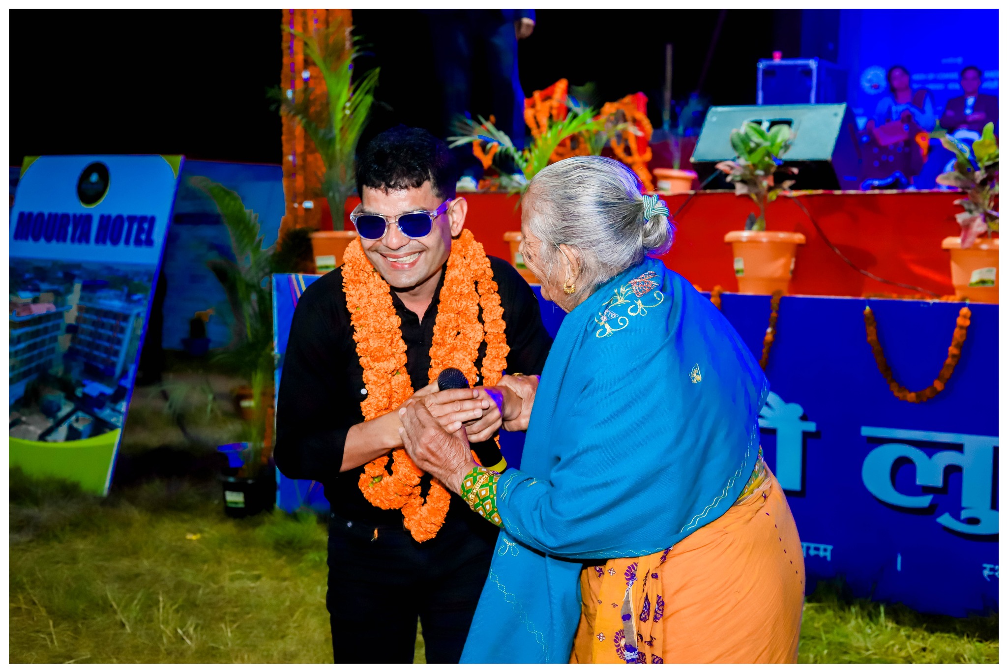 ‘भ्रष्टाचारी जतिलाई पुर्‍याइदेउ छेउ’ घन्किँदा नविनसँगै नाचे ज्येष्ठ नागरिक