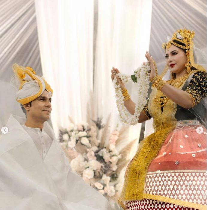 सुनै सुनले सजिएकी बेहुलीसँग बलिउड अभिनेता रणदिप हुड्डाकाे पाेज भाइरल