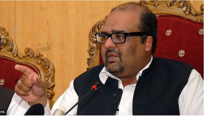 पाकिस्तानी पुर्व प्रधानमन्त्री खानका सल्लाहकार माथी बेलायतमा एसिड प्रहार