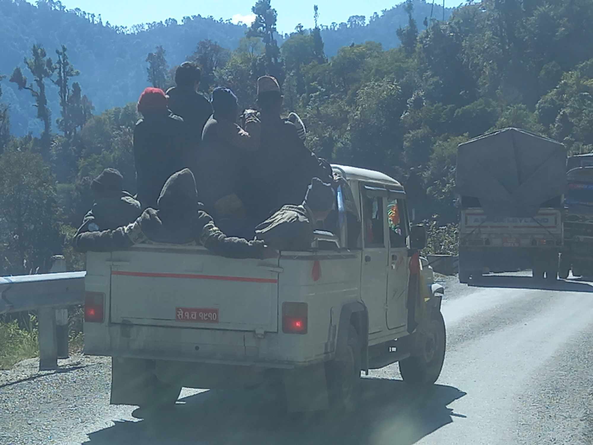 क्षमाता भन्दा बढि यात्रु लिदा पनि प्रहरी मुकदर्शक