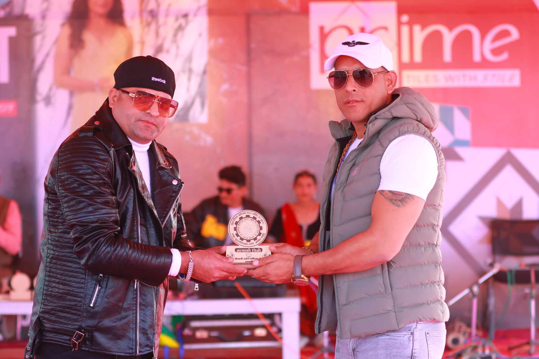 धनगढीमा जारी सुदूरपश्चिम महोत्सवमा शनिवार गायक भूवनप्रकाश बडूले दर्शकहरुलाई मनोरञ्जन दिए