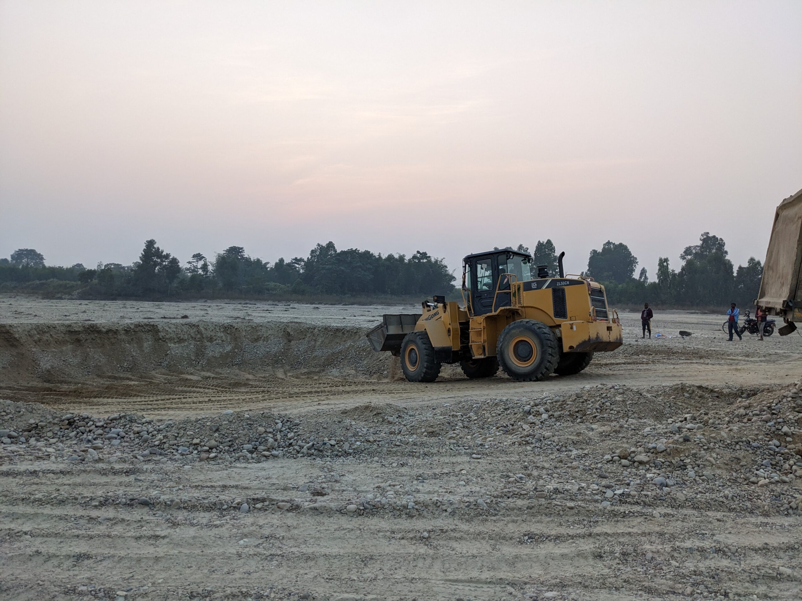 रातु नदी उत्खनन् आर्थिक प्रभाव र तस्करी गर्ने मनसायवाट प्रभावित भएको आरोप