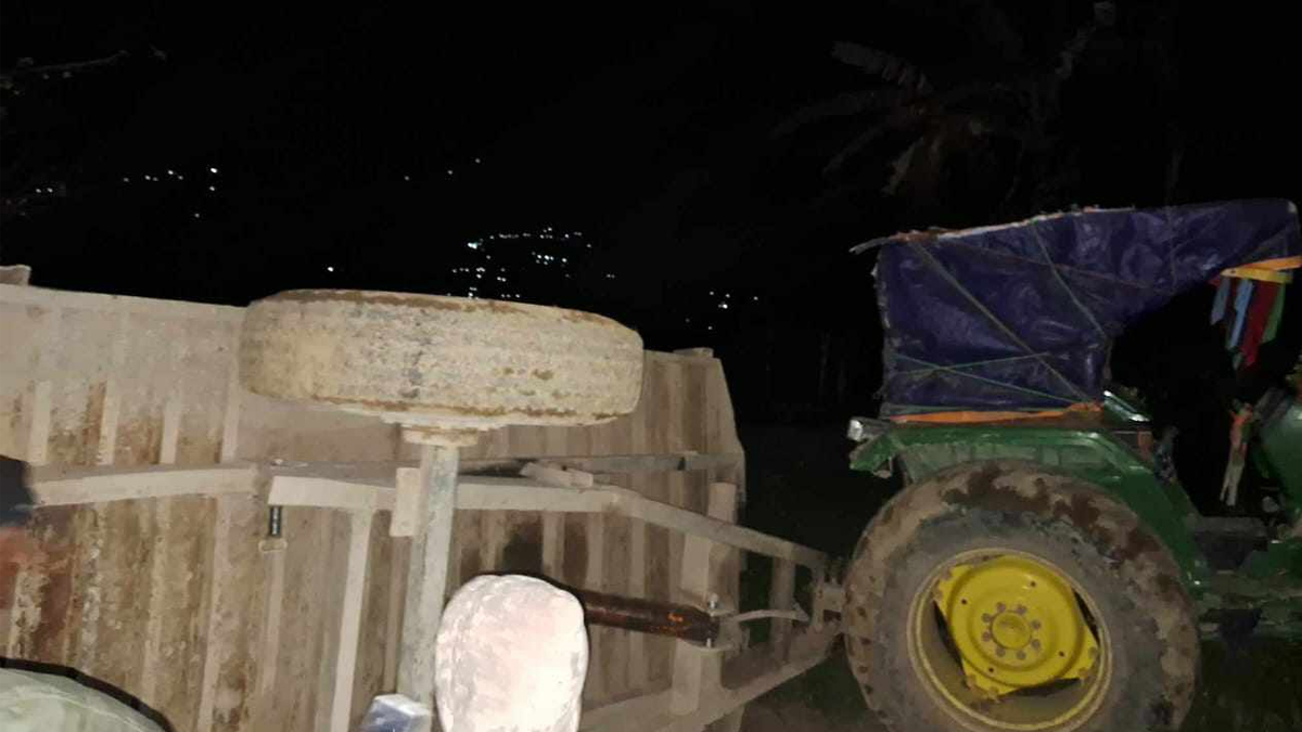 भूकम्पपीडितका लागि राहत सामग्री बोकेको ट्याक्टर दुर्घटना हुँदा पाँच जनाको मृत्यु, ९ घाइते