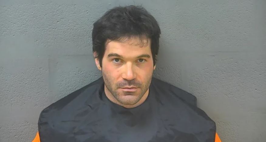 हवाइजहाजकाे उडान भित्र बालिकाकाे अश्लिल फिल्म बनाउने अमेरिकामा पक्राउ