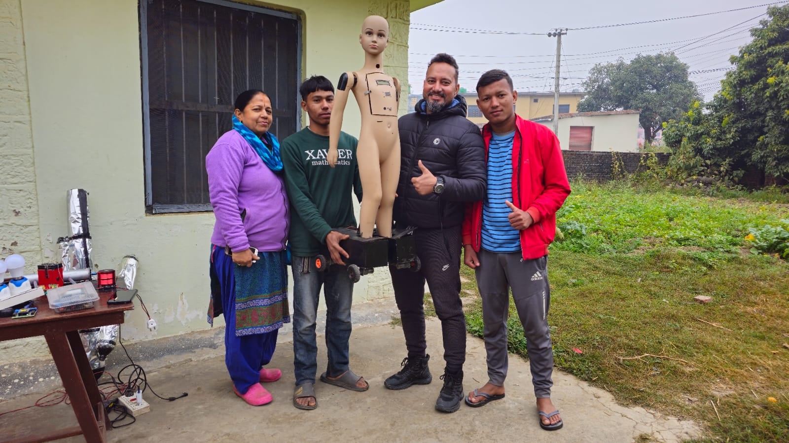 धनगढीका एक युवकले बनाए रोबोट