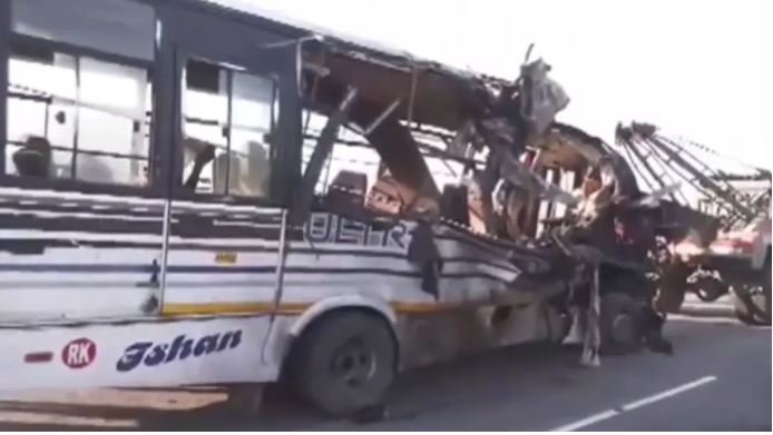 बस दुर्घटना हुदाँ १२ को मृत्यु