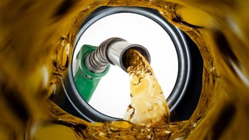 पेट्रोलको मूल्य लिटरमै साँत रुपैयाँ घट्यो