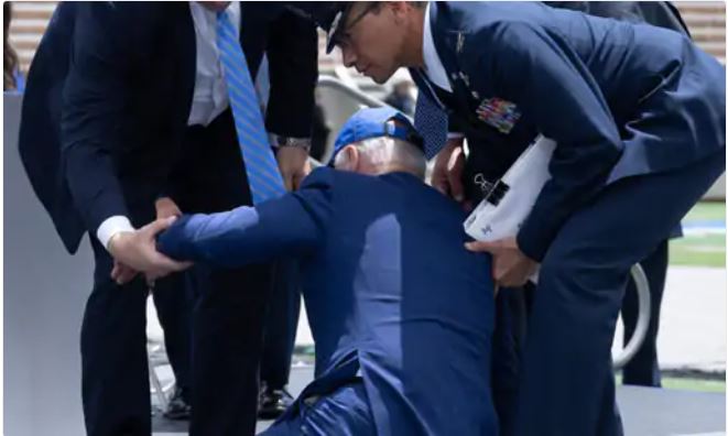 बाराम्बार लडे पछि अमेरिकी राष्ट्रपति वाइडनका लागि बनाइयो बिशेष जुत्ता