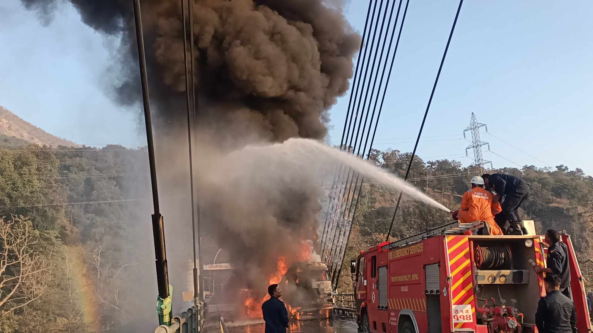 कर्णाली पुलमा बन्द गरियो आवागमन