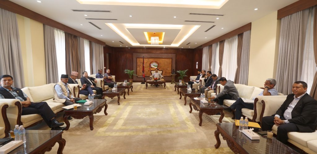 संसदको गतिरोध अन्त्यको प्रयासः शीर्ष दल र कार्यदलको बैठक बालुवाटारमा