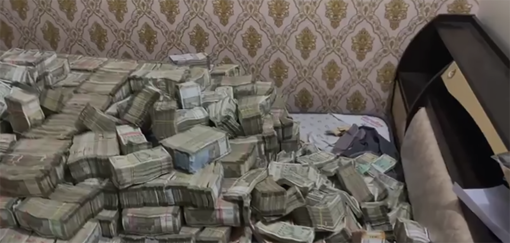सचिवको घरबाट ३५ करोड बरामद, नोट गणना गर्ने मेसिनहरू ल्याएर गणना हुदैँ