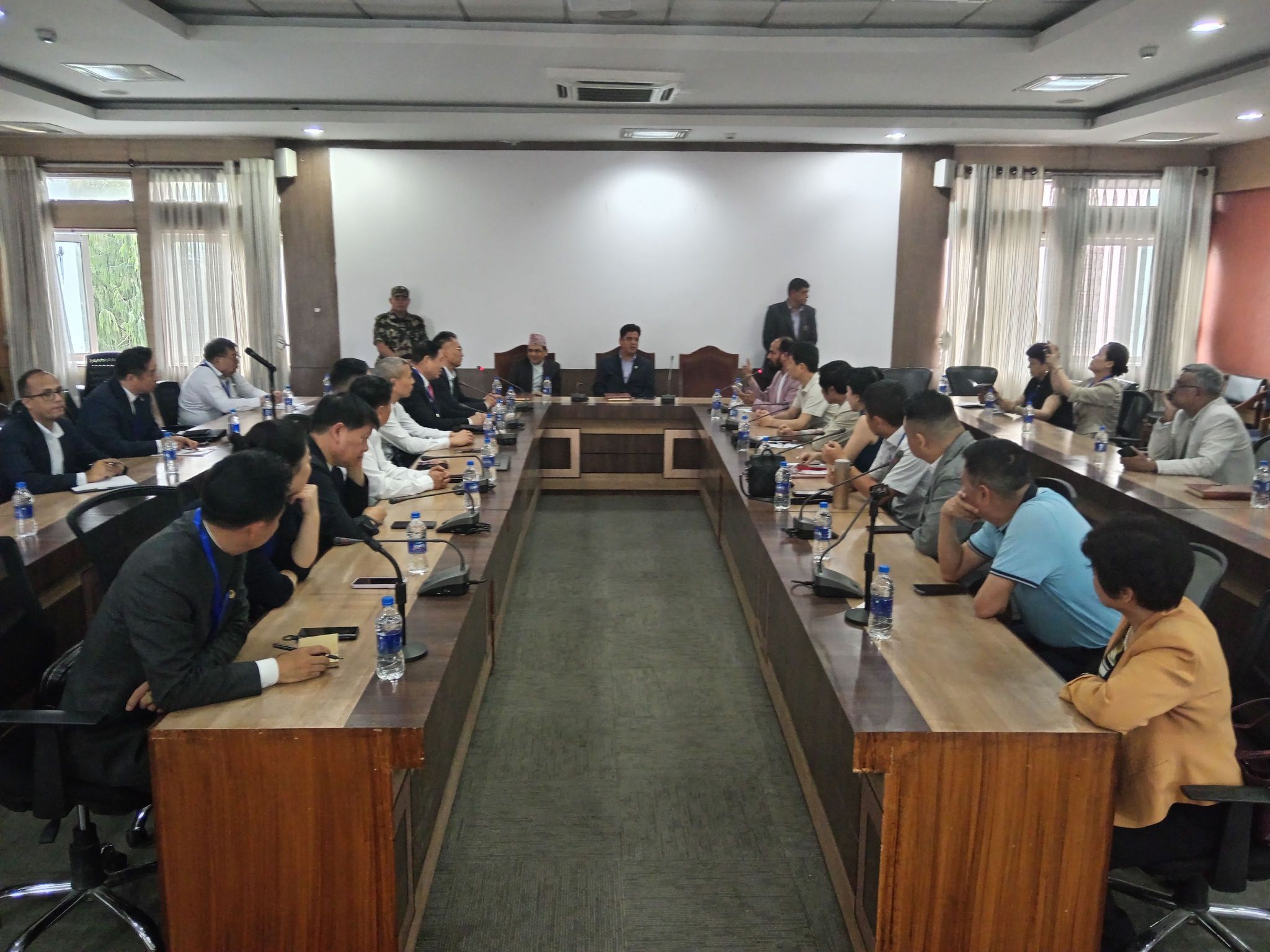 उद्योगमन्त्री भण्डारीसँग चिनियाँ लगानीकर्ताको भेट