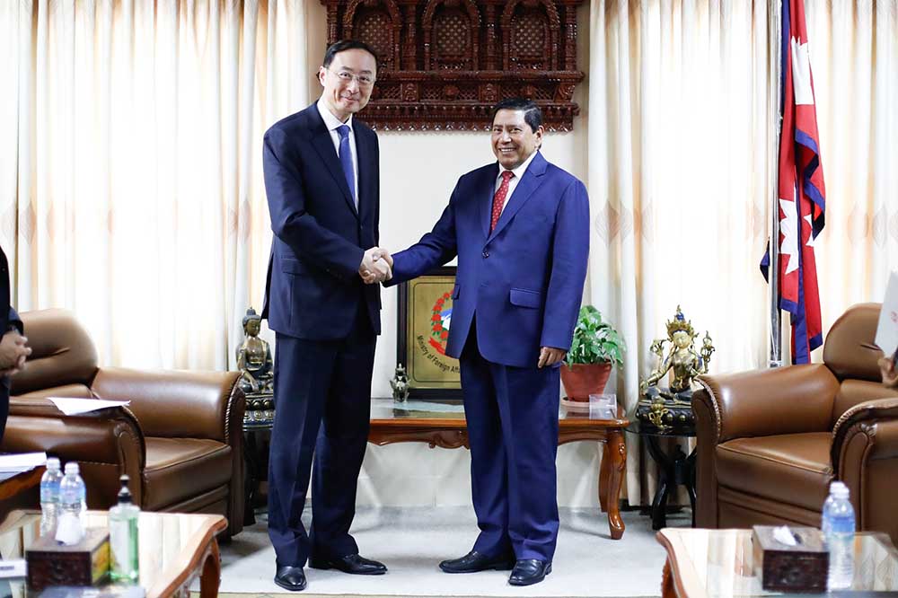 परराष्ट्रमन्त्री श्रेष्ठसँग चिनियाँ उपविदेशमन्त्री वेइडोङको भेटवार्ता