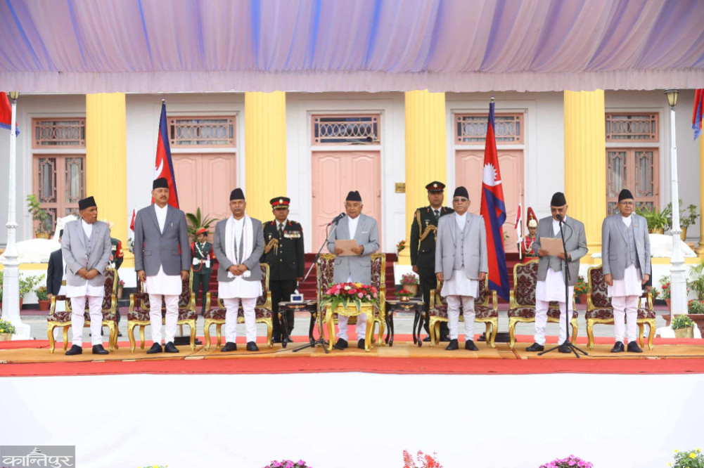 ओलीले लिए प्रधानमन्त्रीको शपथ