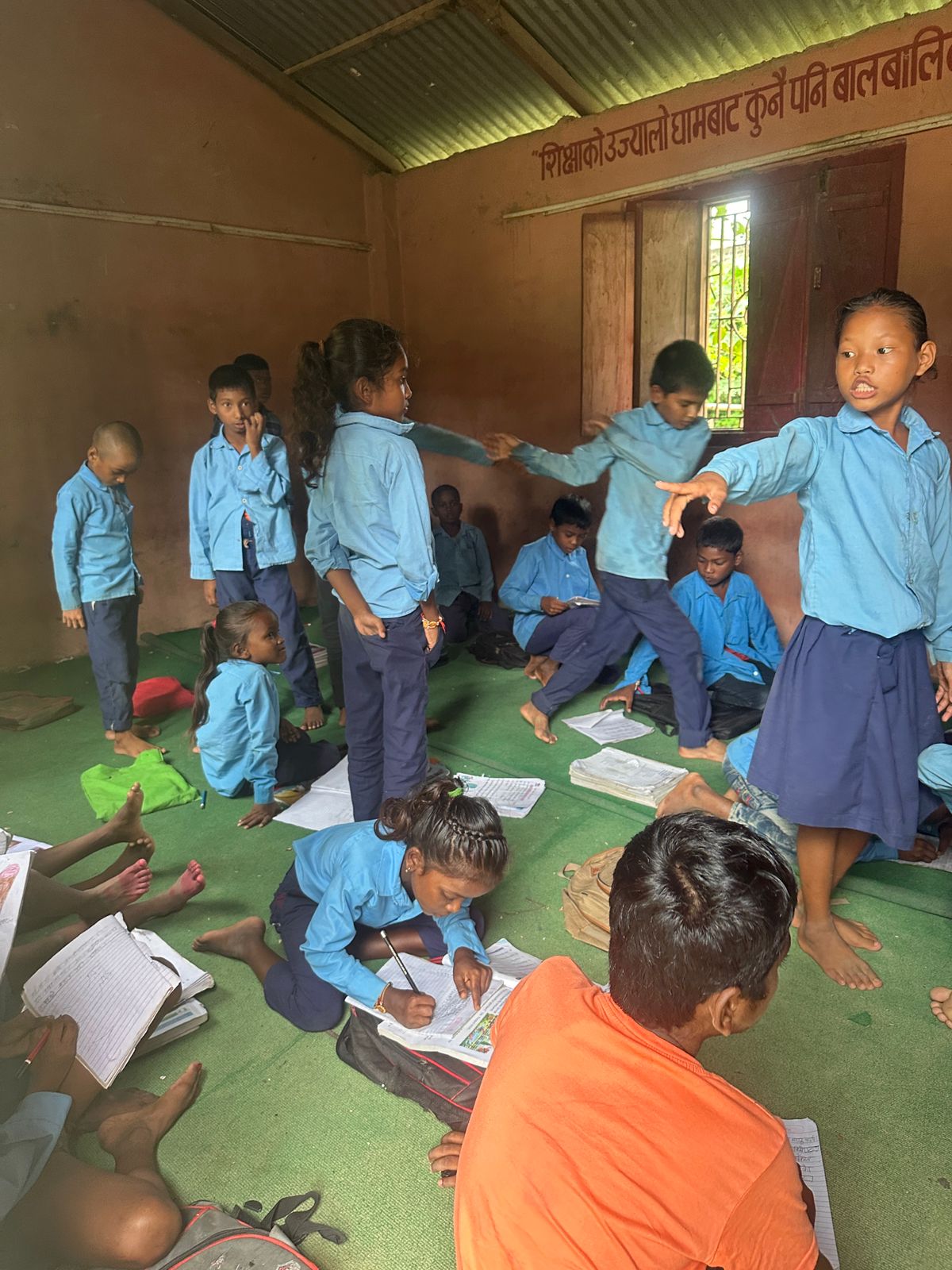 प्रधानाध्यापकको लापरबाहीले विद्यालयको पठनपाठन प्रभावित