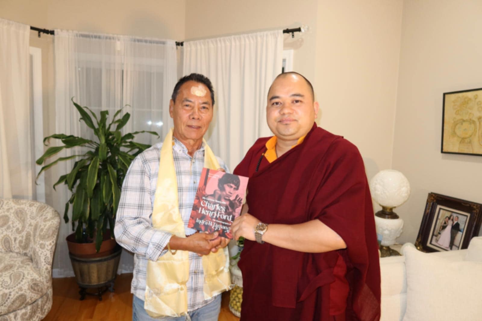 न्यूयोर्कमा छापिएको समाजसेवी इन्द्र तामाङको आत्मकथा लोकार्पण