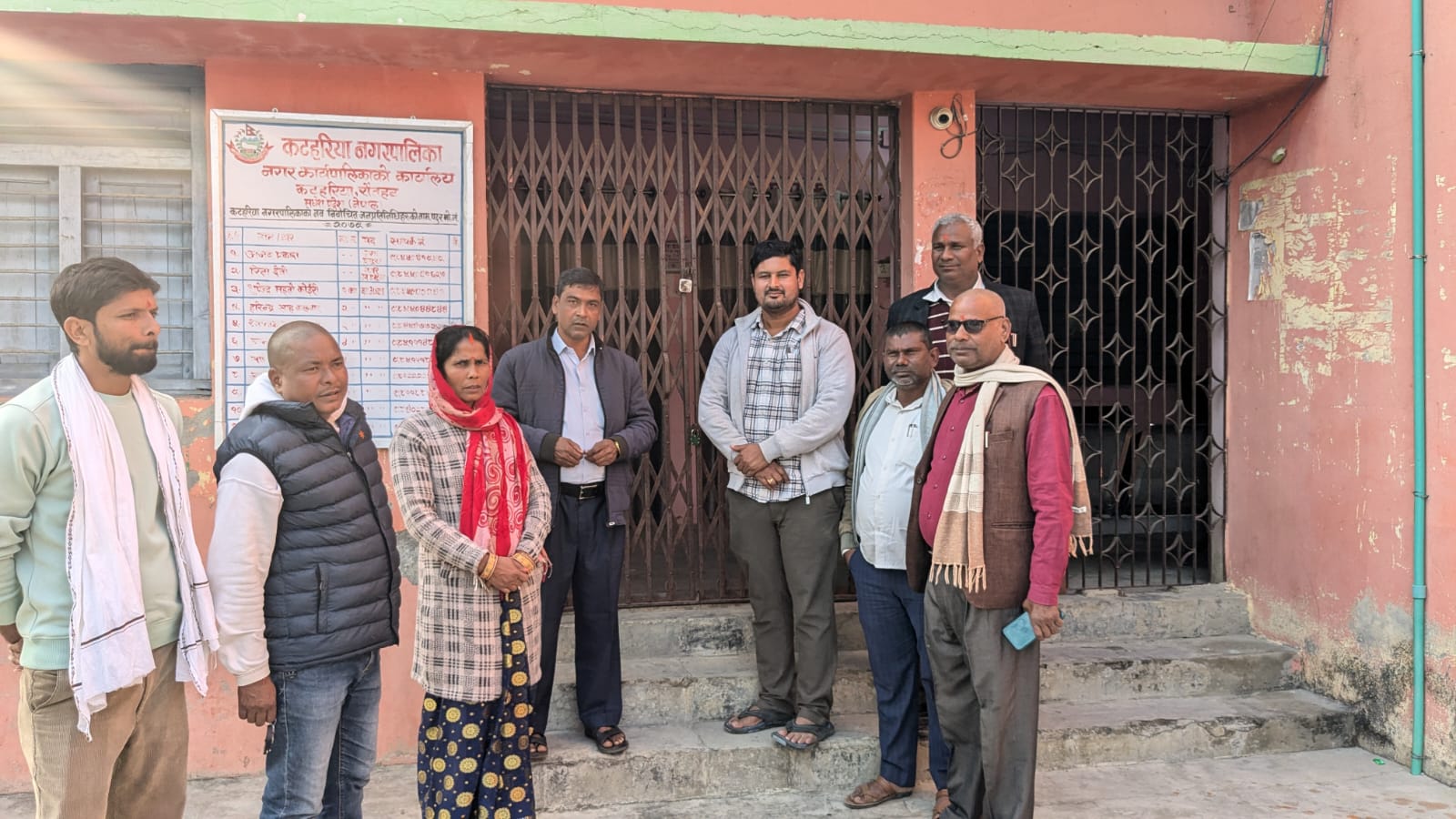 मेयरद्वारा करोडौं अनियमितता हुन लागेको भन्दै कटहरिया नपामा पुनः तालाबन्दी 